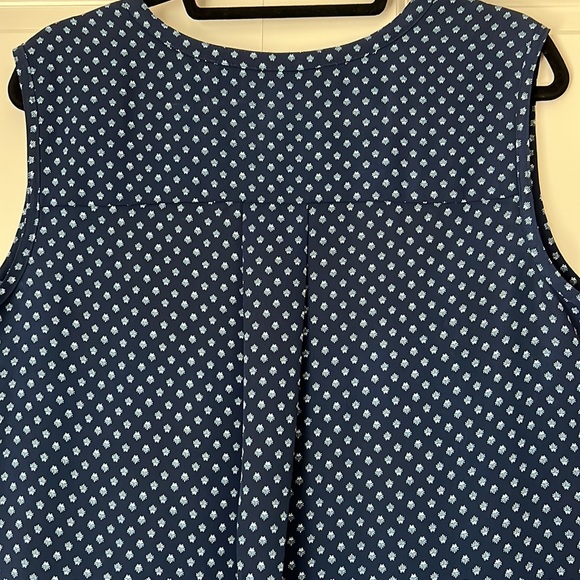 Blue polyester blouse, front and back pleats - Picture 4 of 4